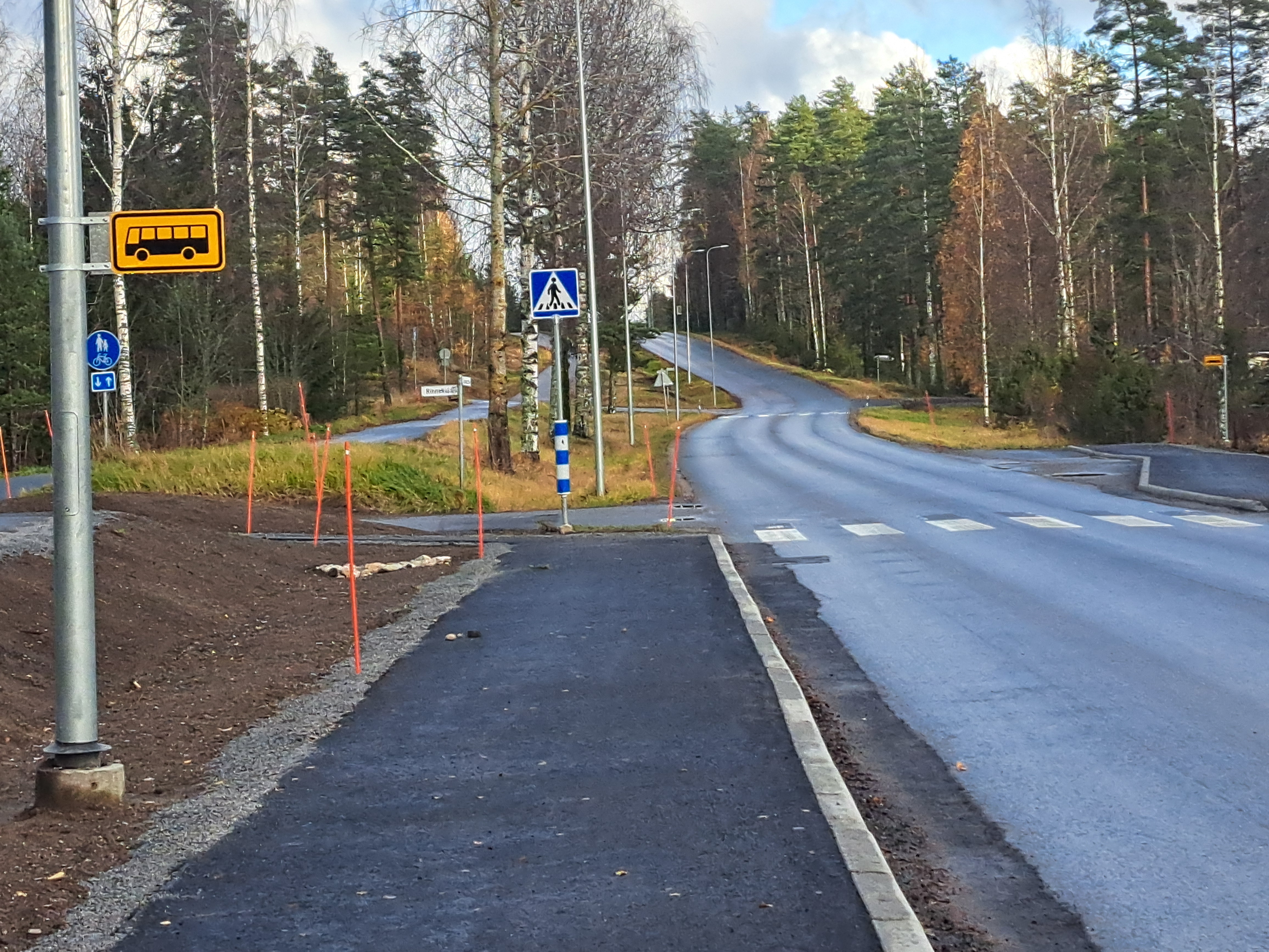 Kivimäessä Vintturinmäentiellä on otettu kaksi uutta linja-autopysäkkiä käyttöön