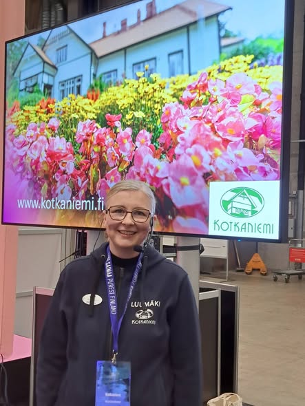 Mirja-Liisa Autere esittelemässä Kotkaniemi-museota